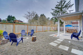 Westport Home with Hot Tub 2 Blocks to Beach!
